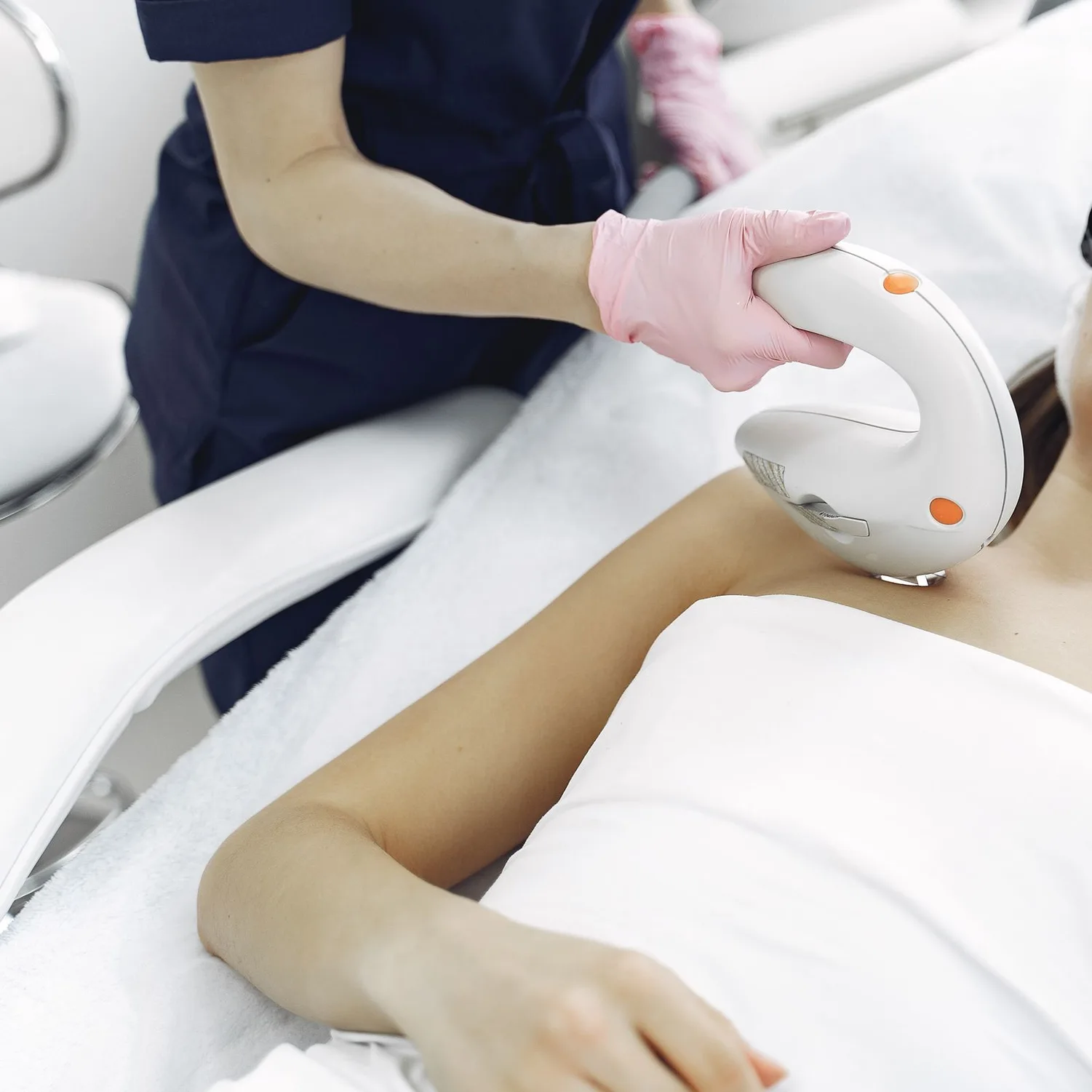 HIFU-behandling af kæbelinjen på Glow Clinic